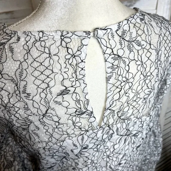 Cupcakes & CASHMERE Women's M Basewood Lace Bell Sleeve Blouse Top Black White - Picture 13 of 16